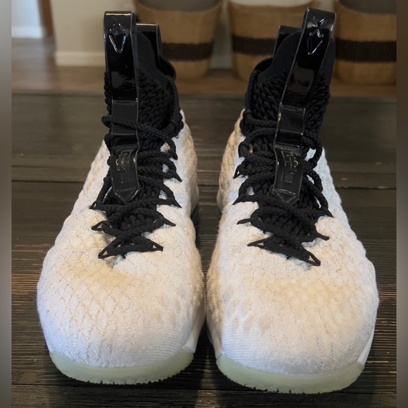 LeBron 15 - Picture 2 of 5